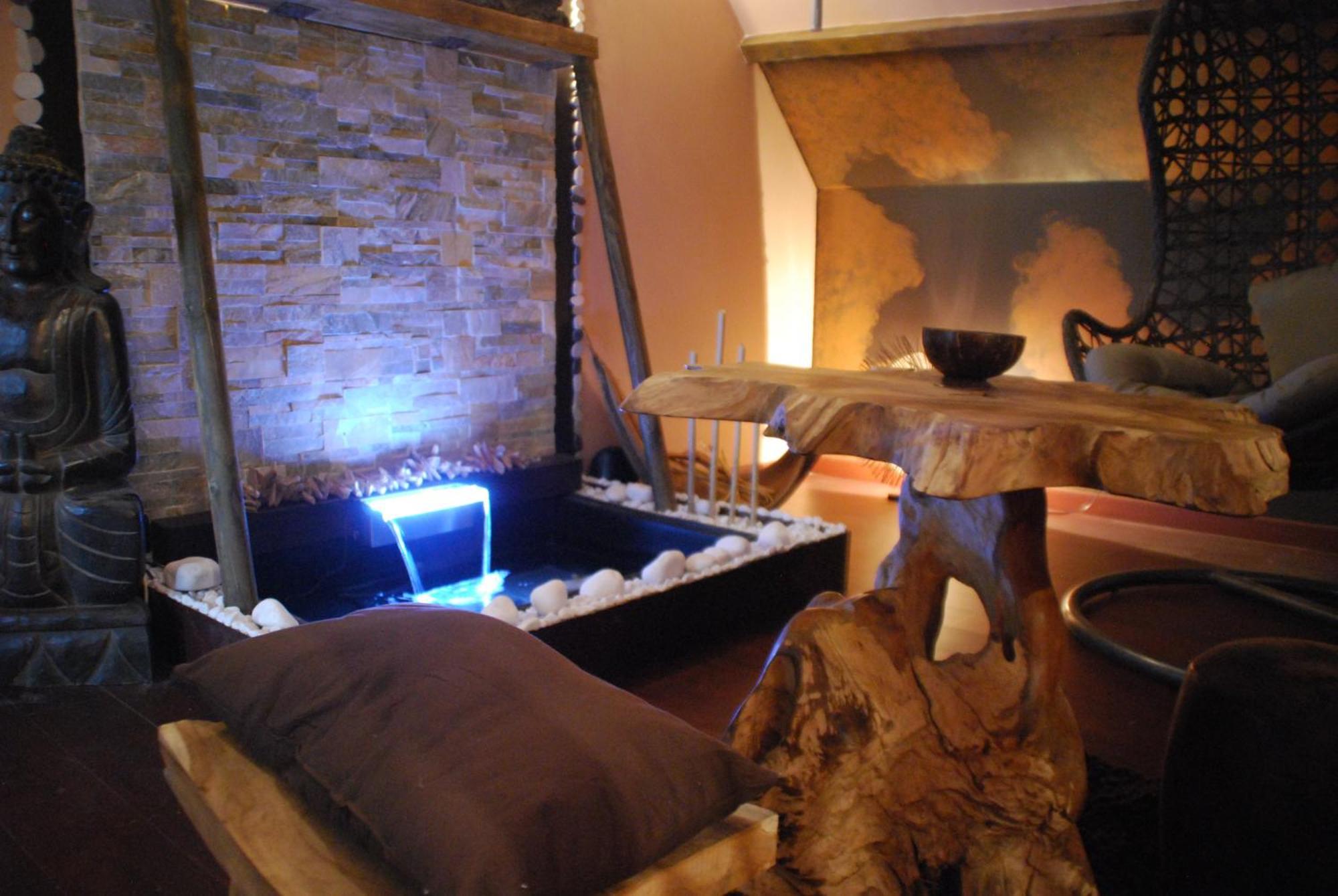 Chambres D'Hotes Secret D'Une Nuit: Vicq Guesthouse with Pool Room photo